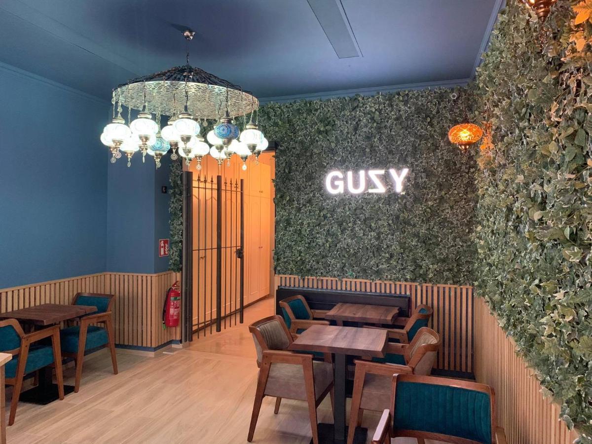 Hotel Guzy Lier Kültér fotó