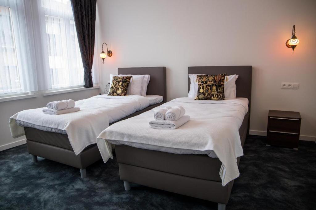 Hotel Guzy Lier Kültér fotó